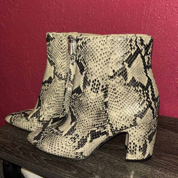Sam Edelman Hilty snakeskin print ankle boot. Sz 6.5. - Picture 4 of 17